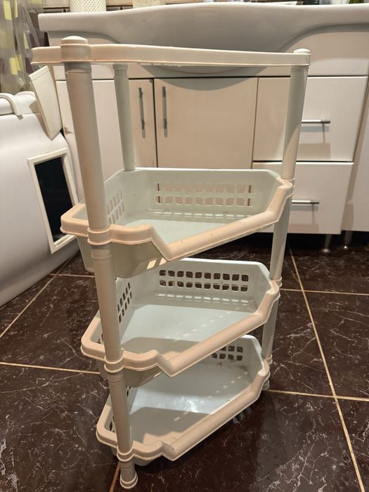 Напольная угловая полка б/у