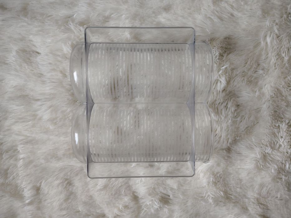 Zestaw 2 plastkowych stojaków na butelki do lodówki/szafki