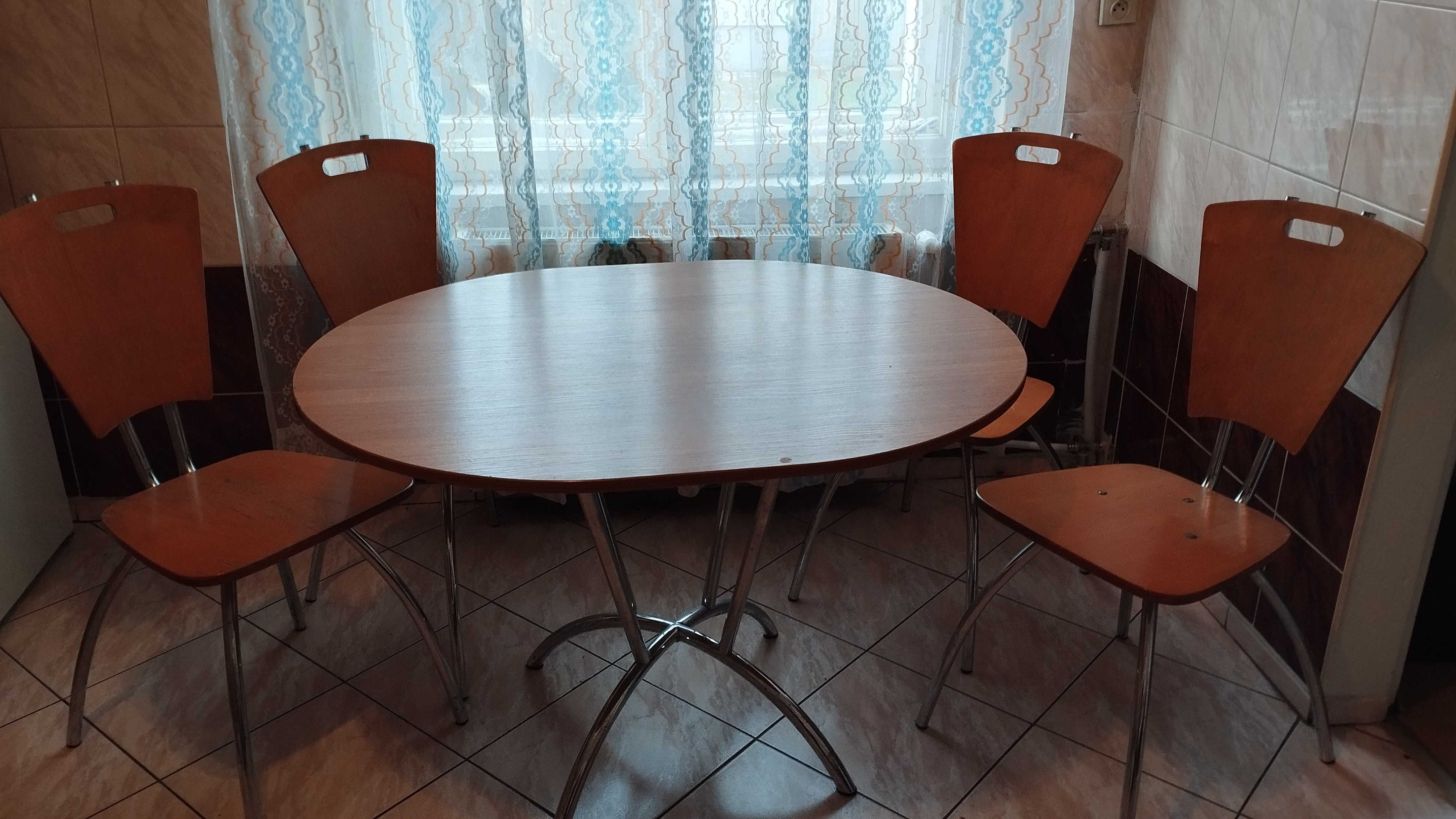 Sprzedam stół + 4 krzesła