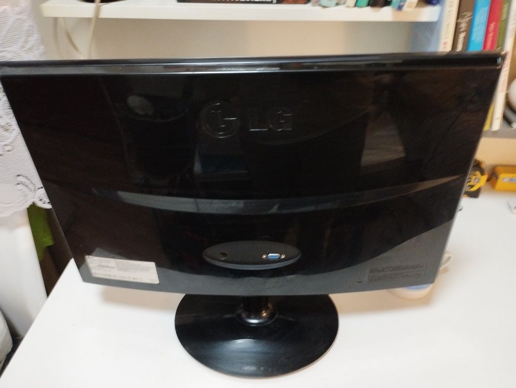 Monitor LG , LCD 21,5 cala , Full HD , podświetlenie LED