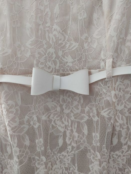 Koronkowa sukienka 48