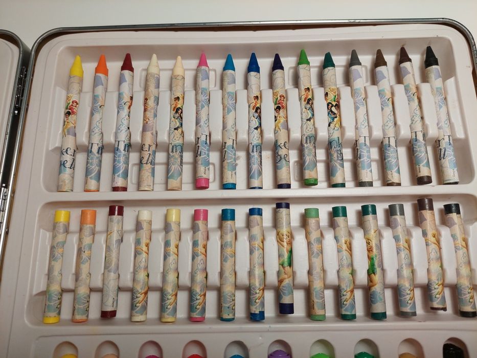 Conjunto de material escolar da Disney