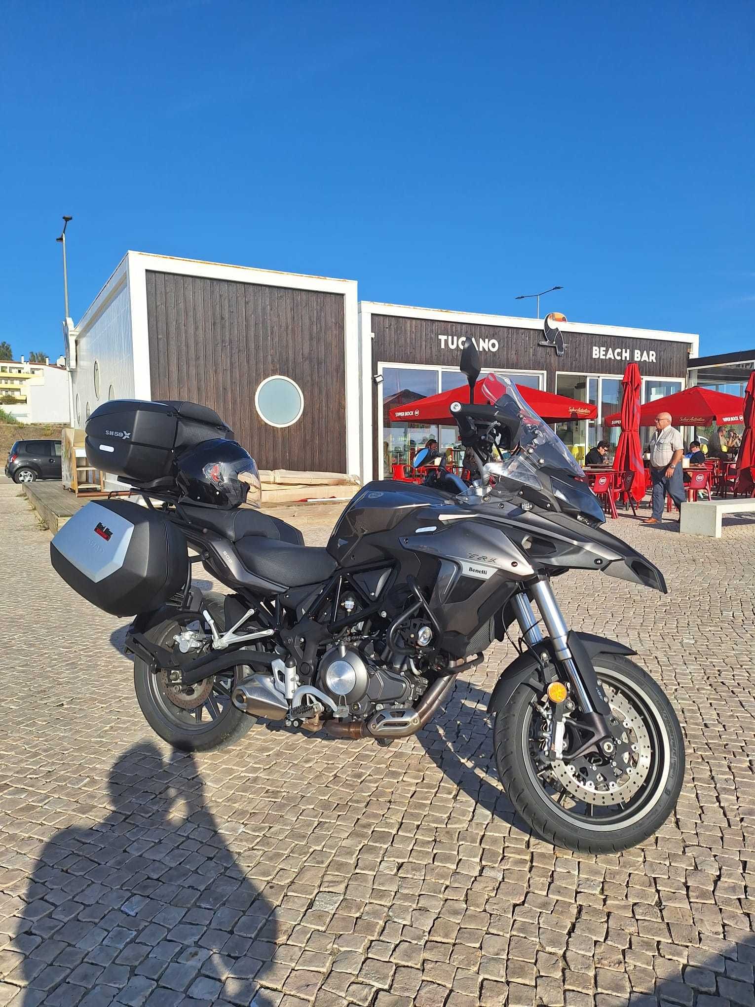 Motocicleta Benelli TRK 502, ano 2019, em excelente estado, pouco uso