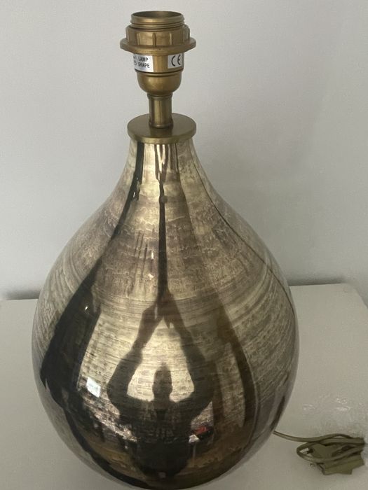 Ceramiczna lampa stołowa bez abażuru