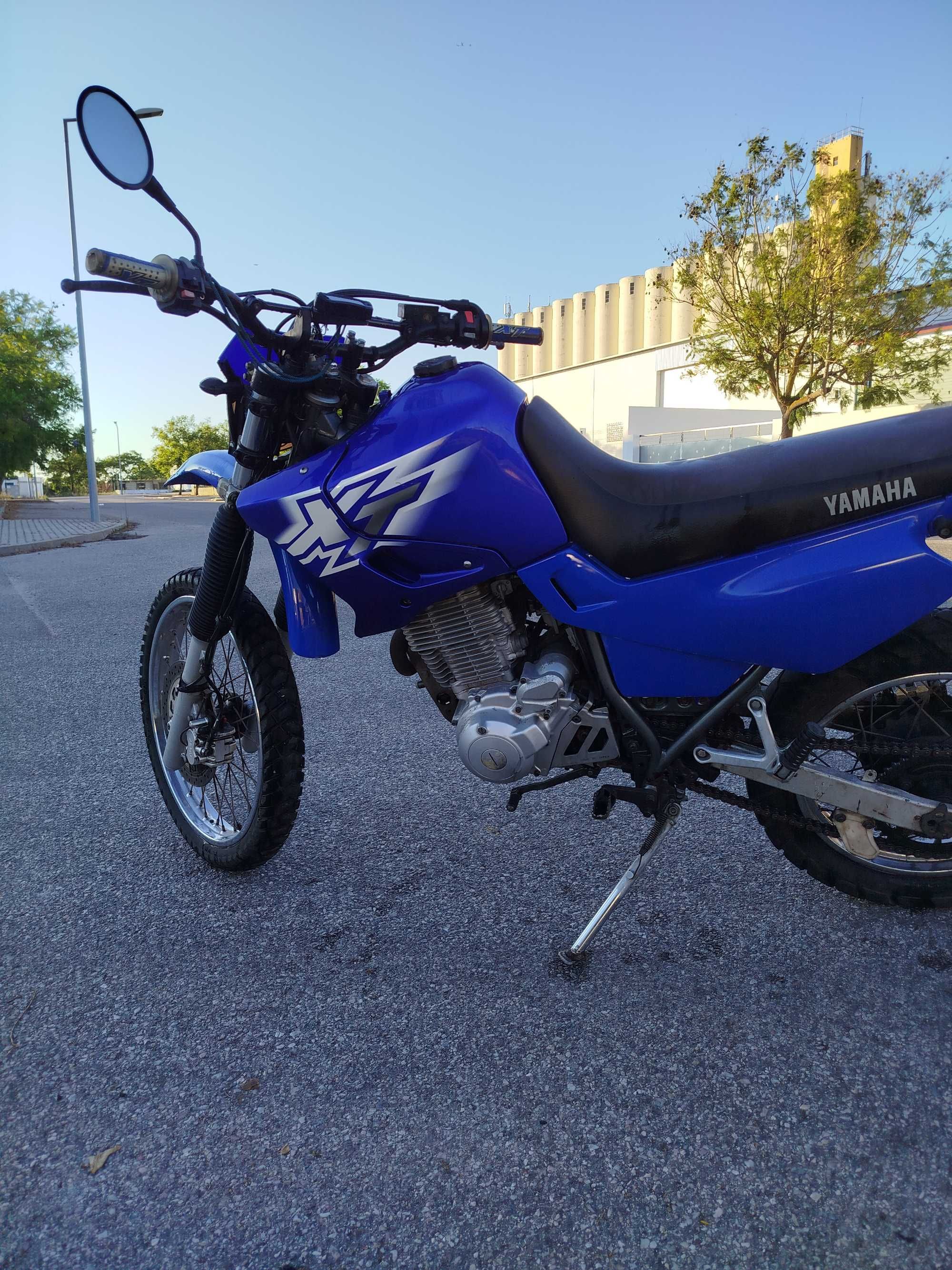 Moto Yamaha XT600E