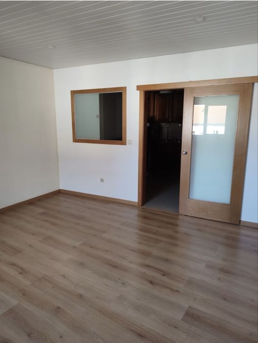 Alugo T2 sem mobília