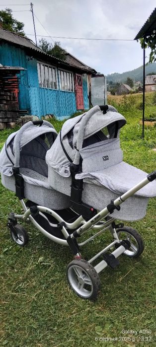 Коляска для двійні
