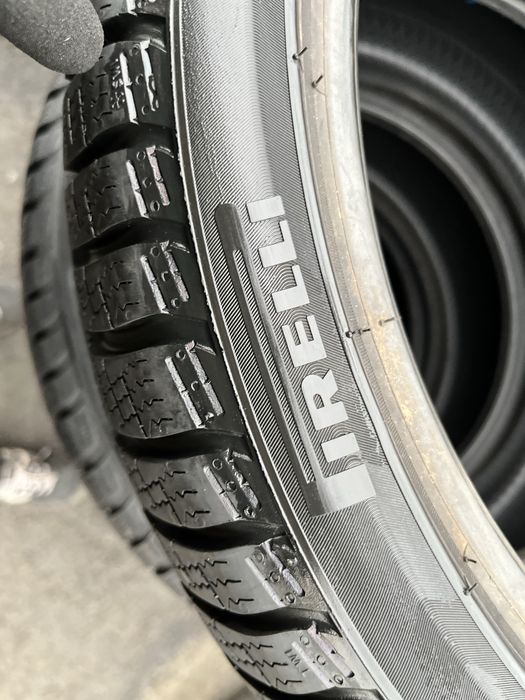 225/40/R19 (зима) Pirelli SottoZero3
