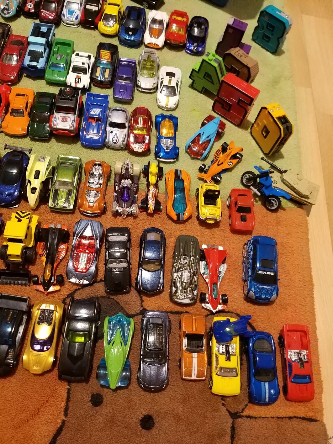 Колекція машинок "Hot Wheels" та  інші.