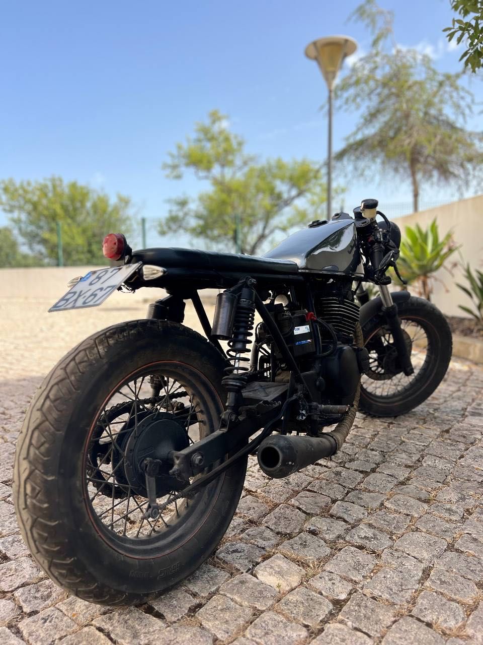 SUZUKI GN250 CAFE RACER