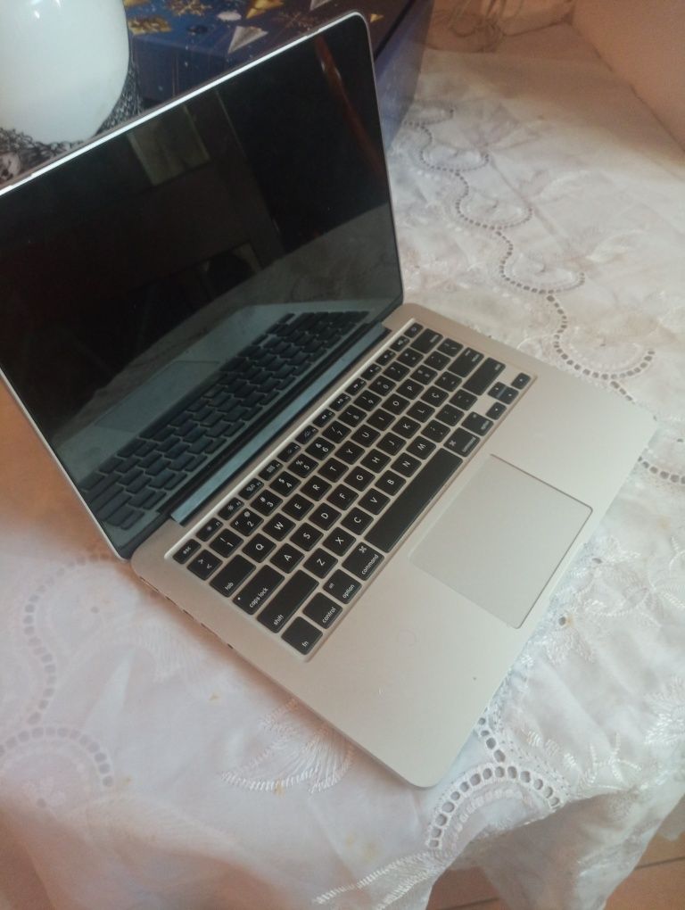 MacBook Monterey 2016