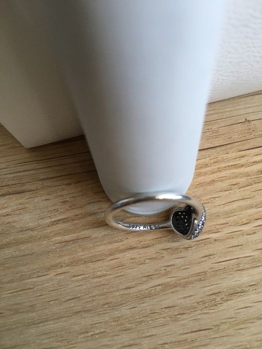 ‼️Nowy, oryginalny pierścionek Pandora. Rozmiar 54. Polecam