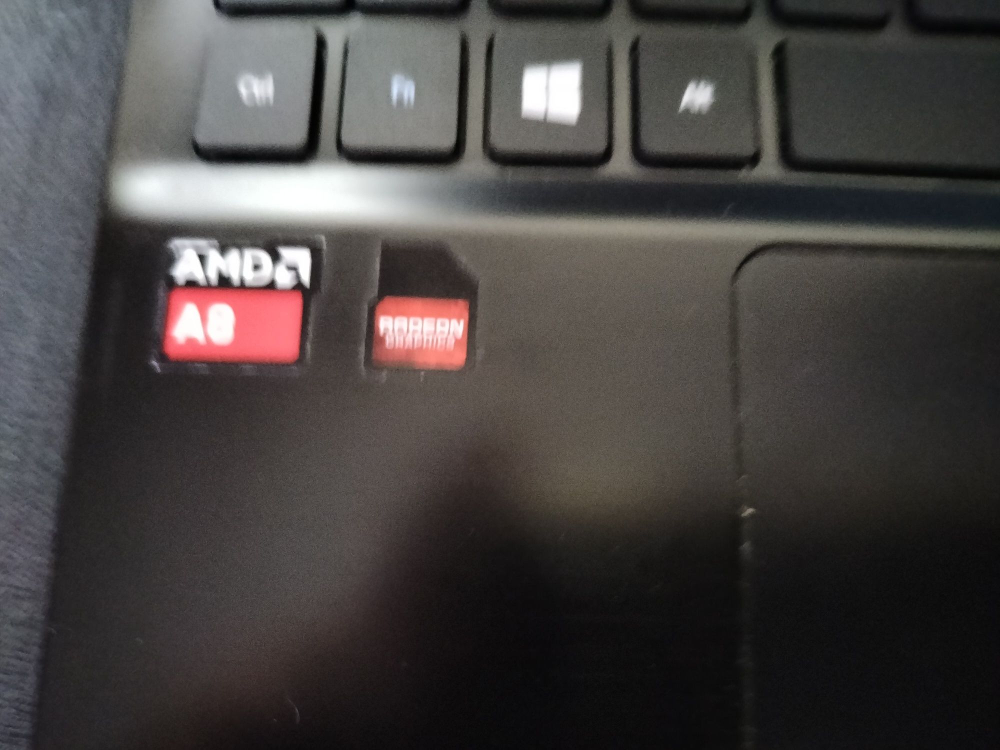 Computador portátil + monitor