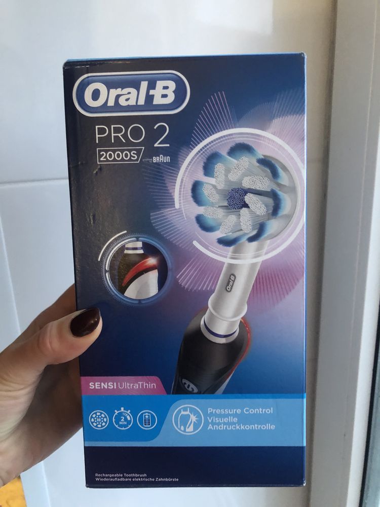 Зубна щітка Braun Oral-B PRO2 2000 D