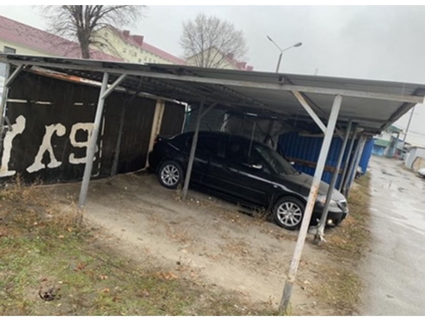 Паркомісце метро Лісова крите