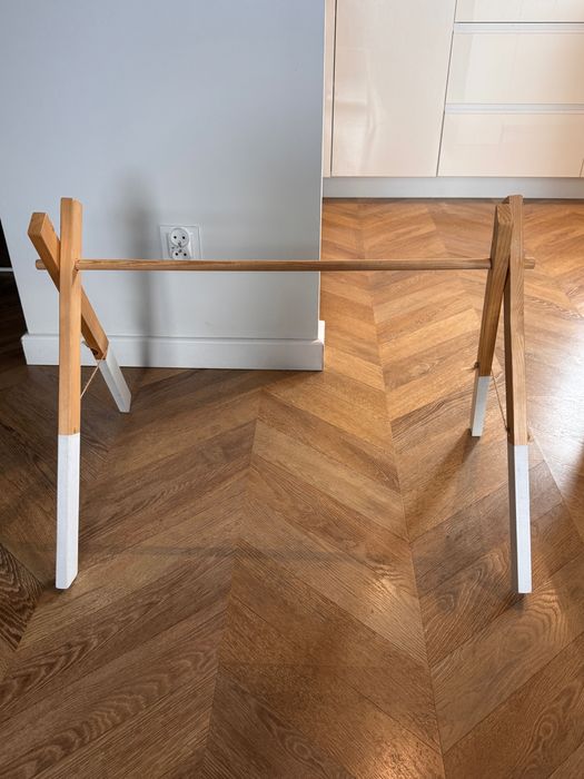 Stojak babygym drewniany dla dzieci
