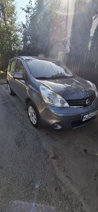 Нісан ноте 2009 .