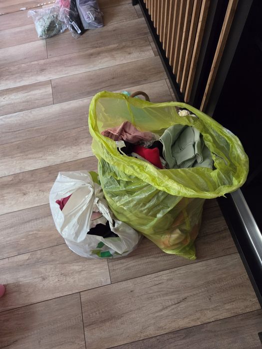 Dwa worki ubrań dziecko 98