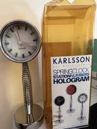 zegar na stole Karlsson Hologram