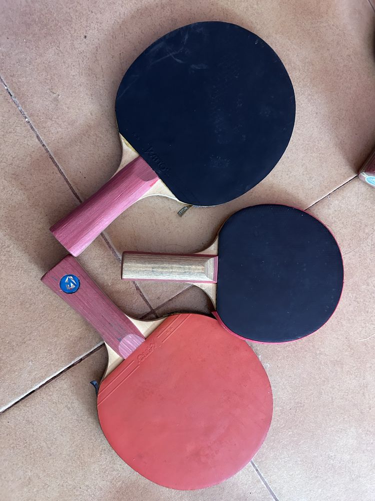 Rede e raquetes de ping pong