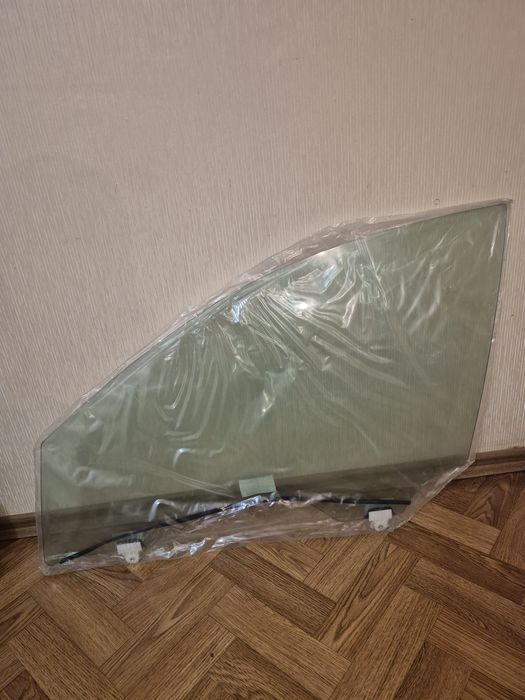 Стекло двери перед левое INFINITI