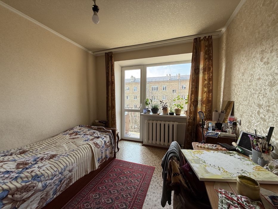 Трикімнатна квартира з ремонтом біля ТЦ! Без комісії!