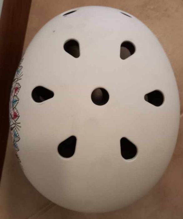 Dzieciecy kask dla dziewczynki, rozmiar 55-58 cm