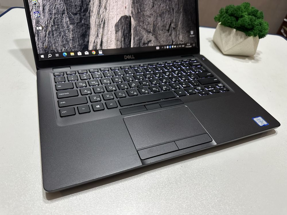 Dell Latitude 5300 13,3"FHD IPS| i7-8665U 8Core| 8GbDDR4| SSD 512Gb