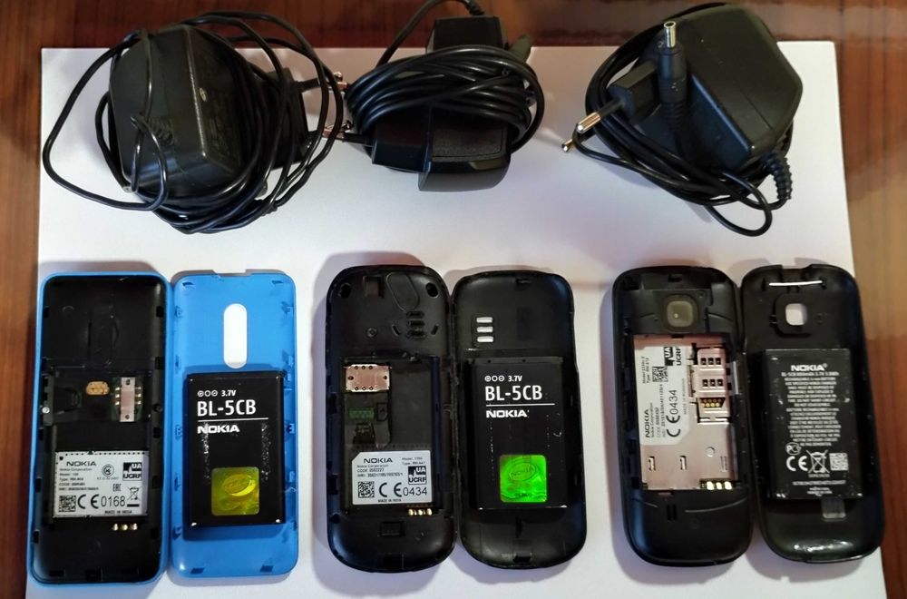 Мобильные телефоны Nokia, в рабочем состоянии, с зарядкой