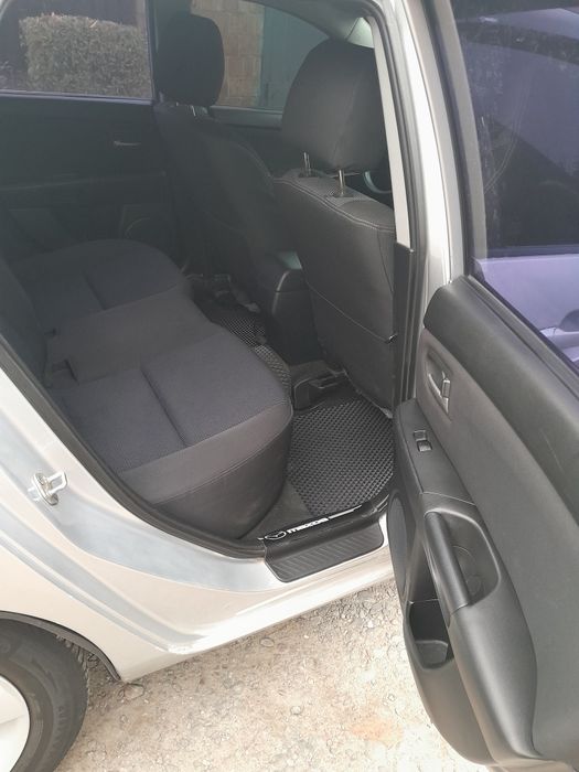 Продам мазду 3 1.6