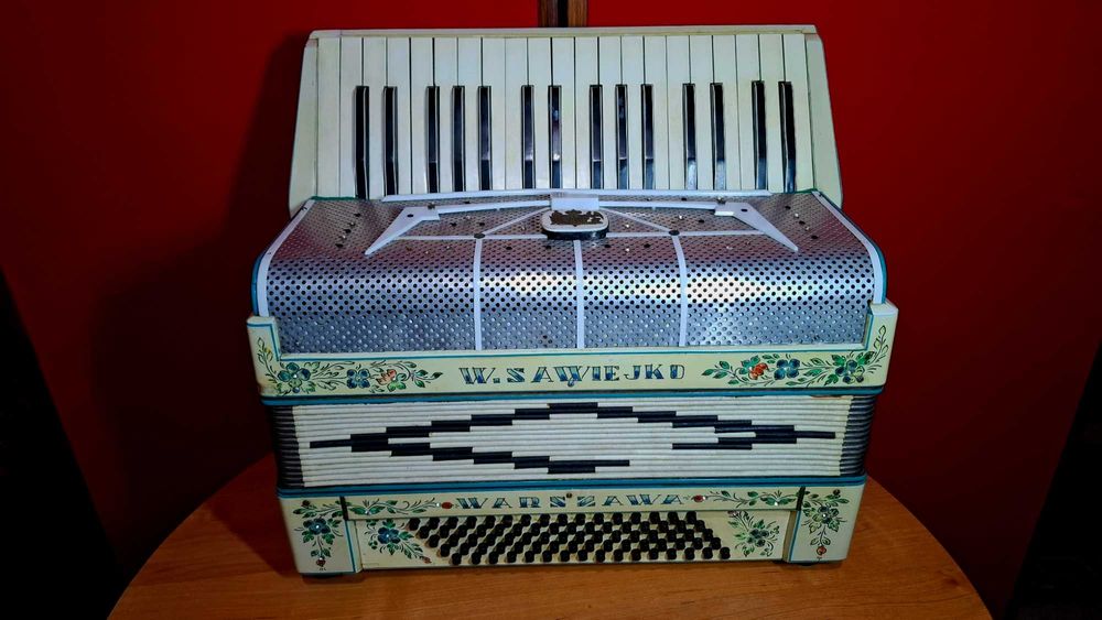 Akordeon W. Sawiejko (Warszawa) Bas 80