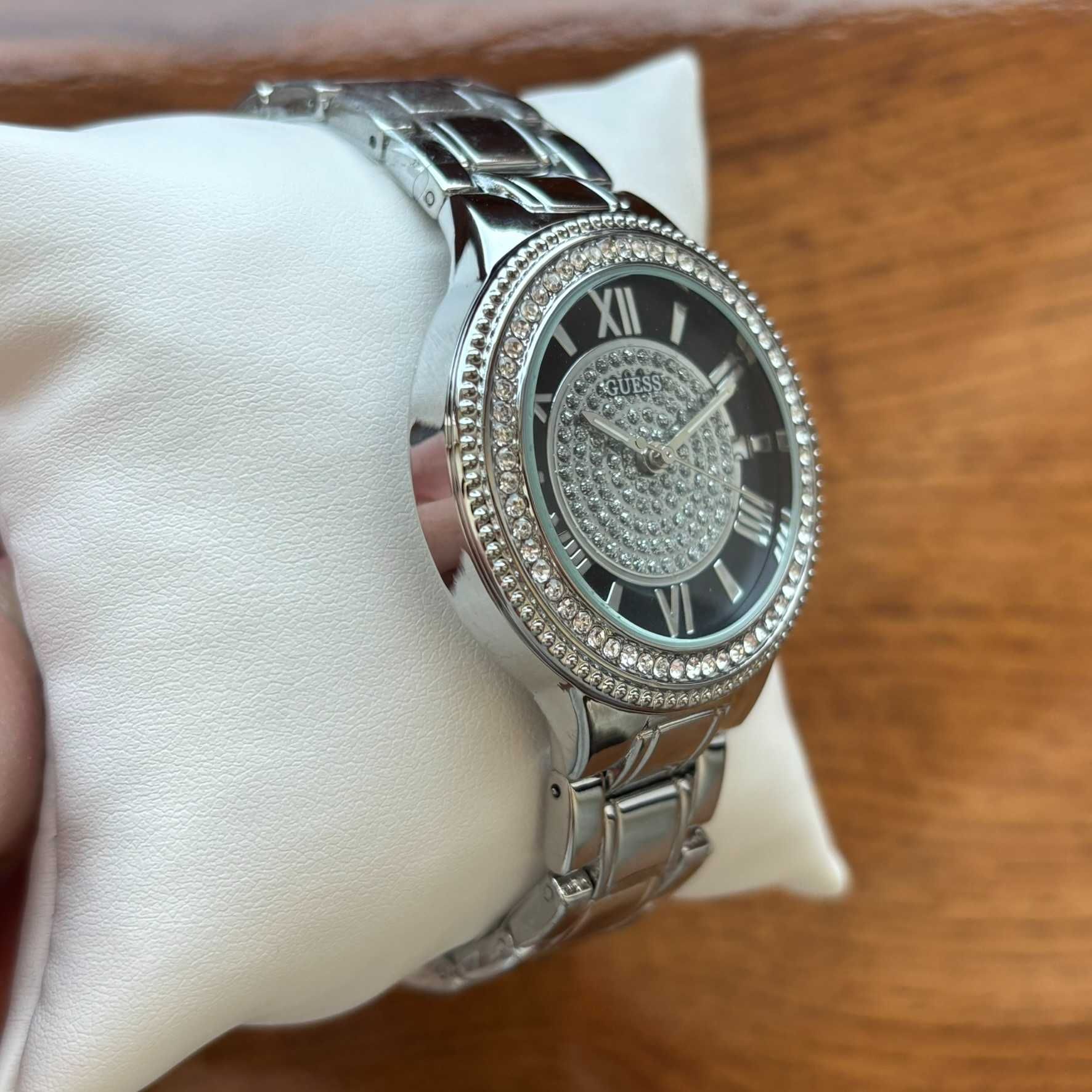 Топ! Жіночий годинник на браслеті Guess срібного кольору