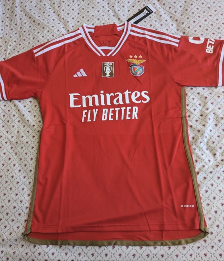 Camisola principal SL Benfica com badge de campeao