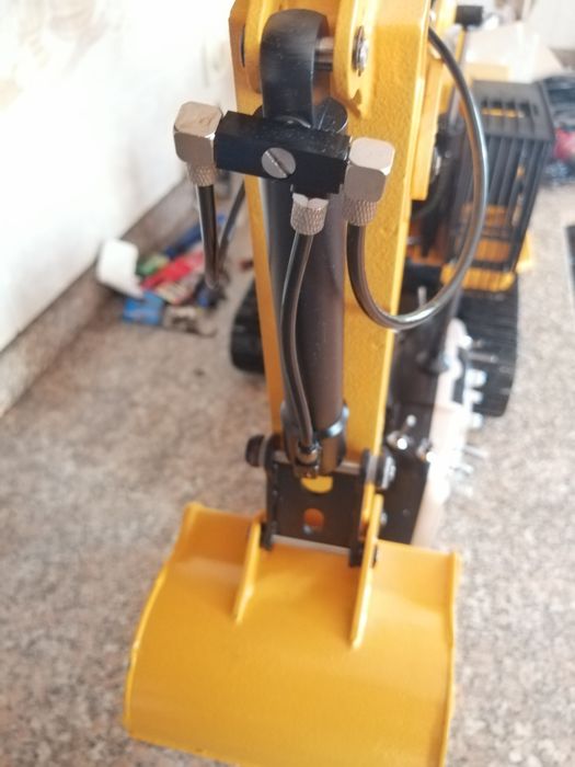 Giratória hidráulica 390F escala 1/14 - rádio control