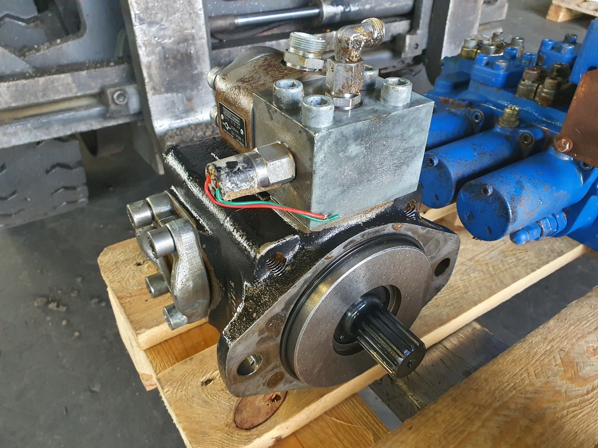ładowarka hitachi LX 290 hydraulika komplet
