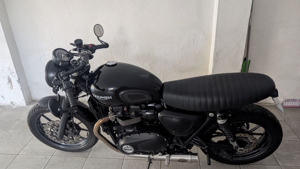 Triumph Street Twin 900 (+2000€ em extras)