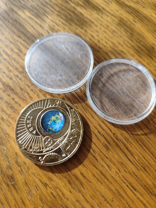 Moneta systema solare terra 
Do sprzedania mam 3 sre