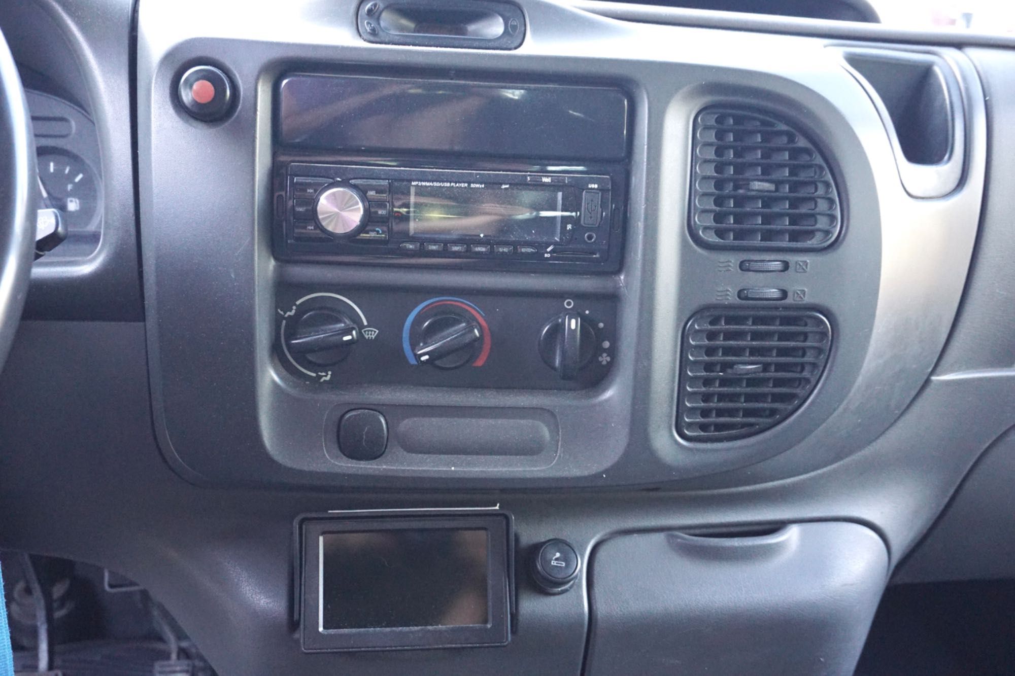 Ford Transit Cabine Dupla c/ caixa de madeira