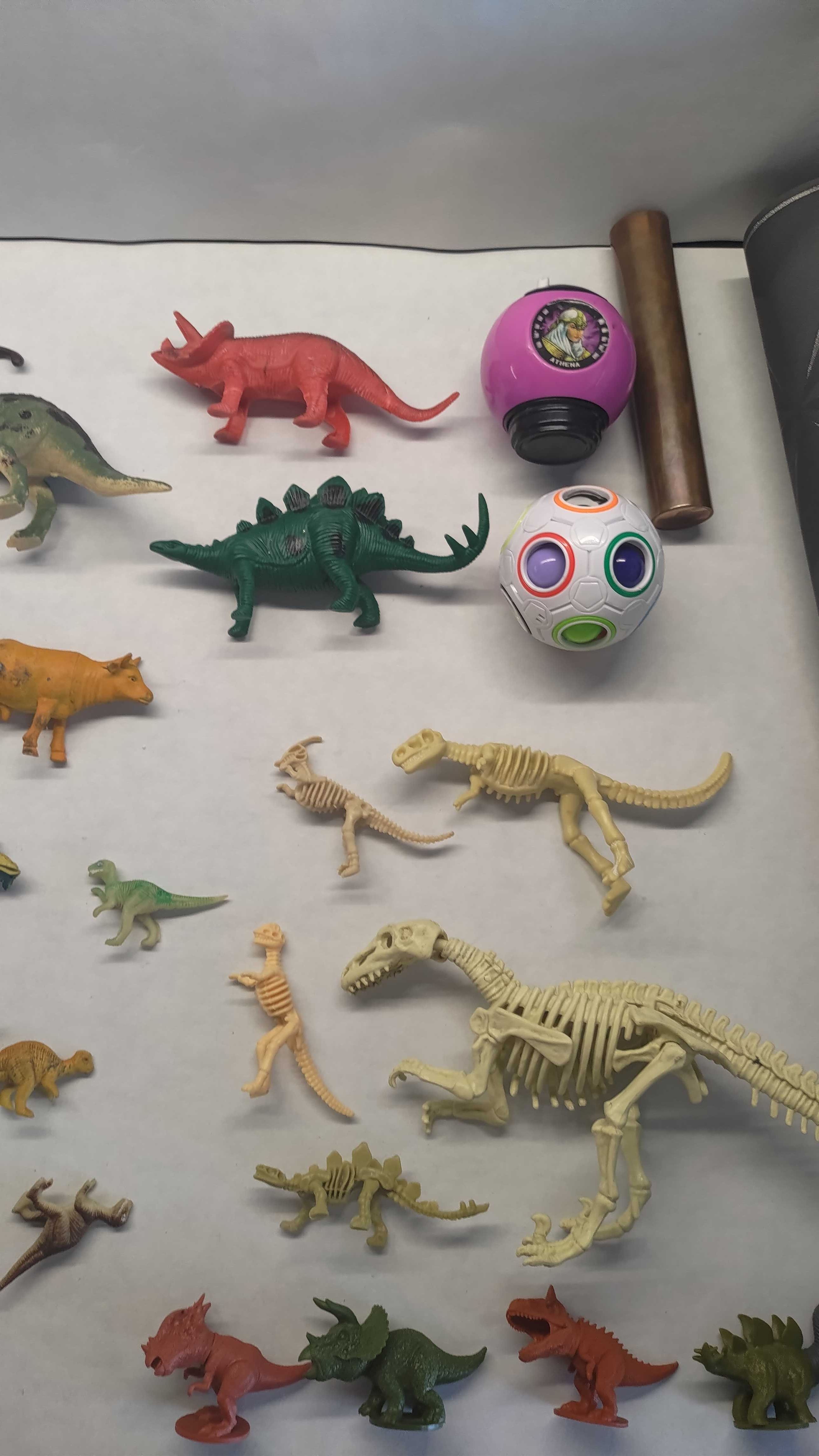 Лот игрушек.динозавры,животные.макдональдс,рептилии.головоломки.