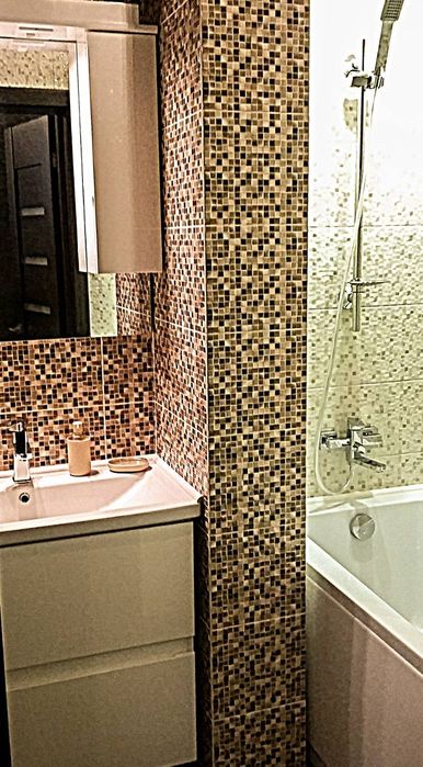 Сдаю На 25 эт. 1к.кварт. посуточно и почасово. М.Холодная гора