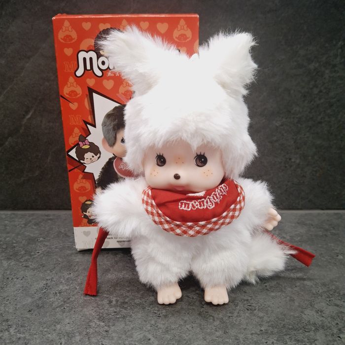 Śliczna biała pluszowa małpka maskotka