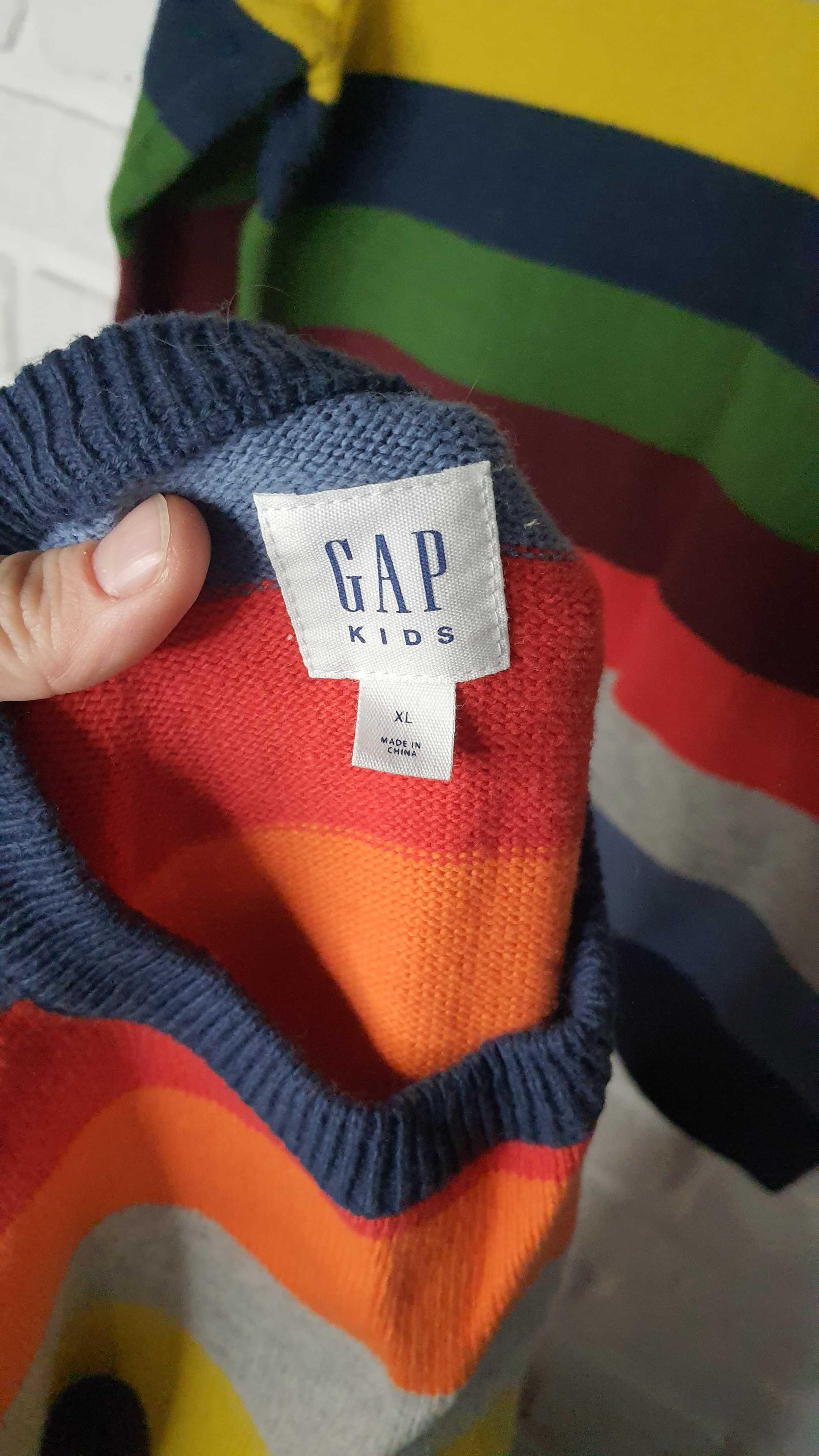 Дитячйі светр GAP зріст   150см НОВИЙ стилтний і теплий
