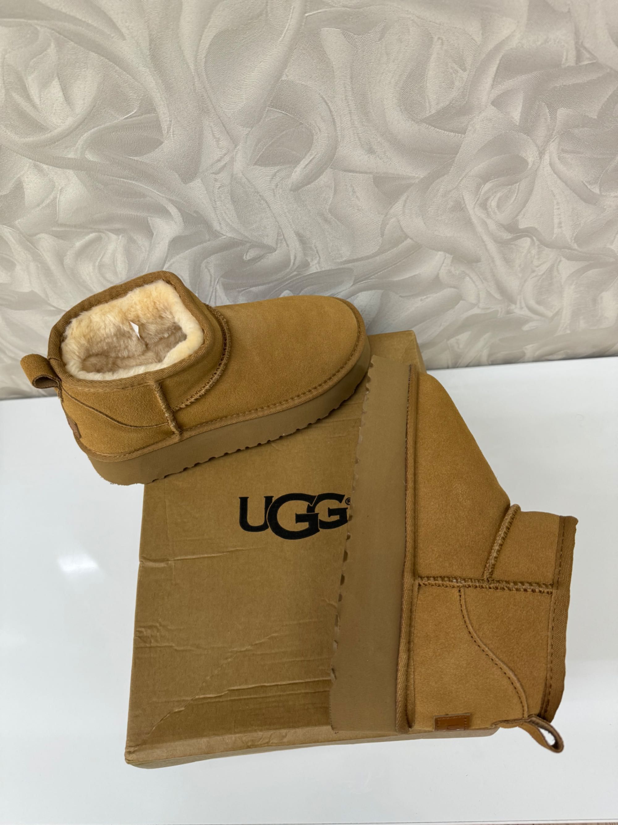 Ugg на платформі