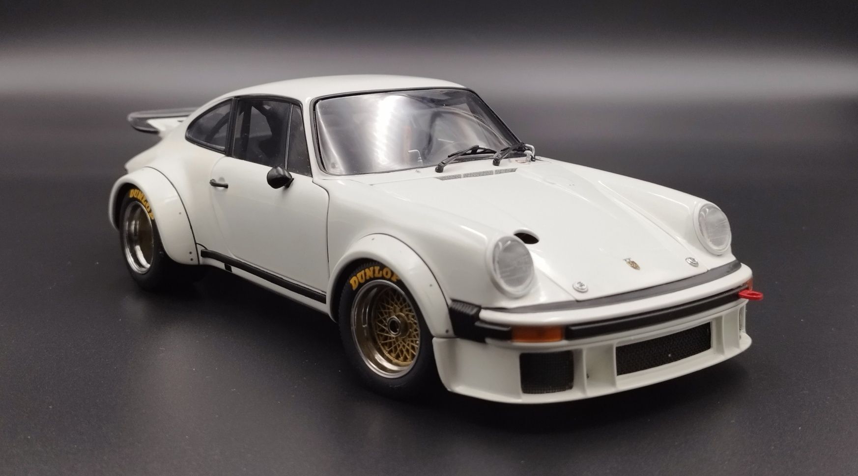 1:18 Exoto Porsche 934 RSR - White Model  Używany