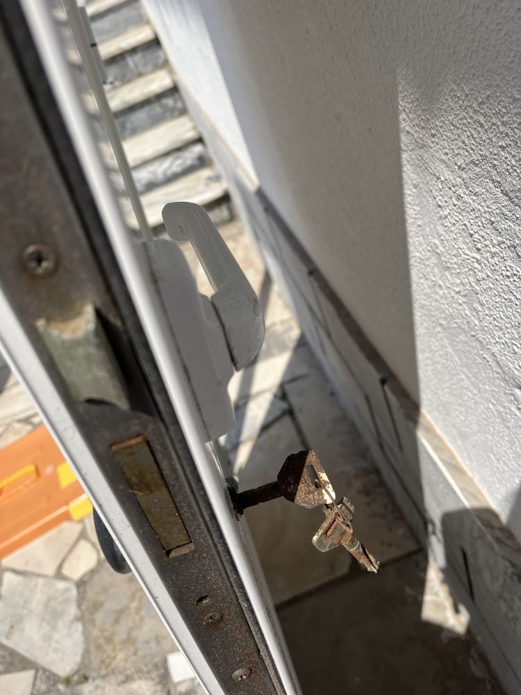Porta de aluminio em folha dupla