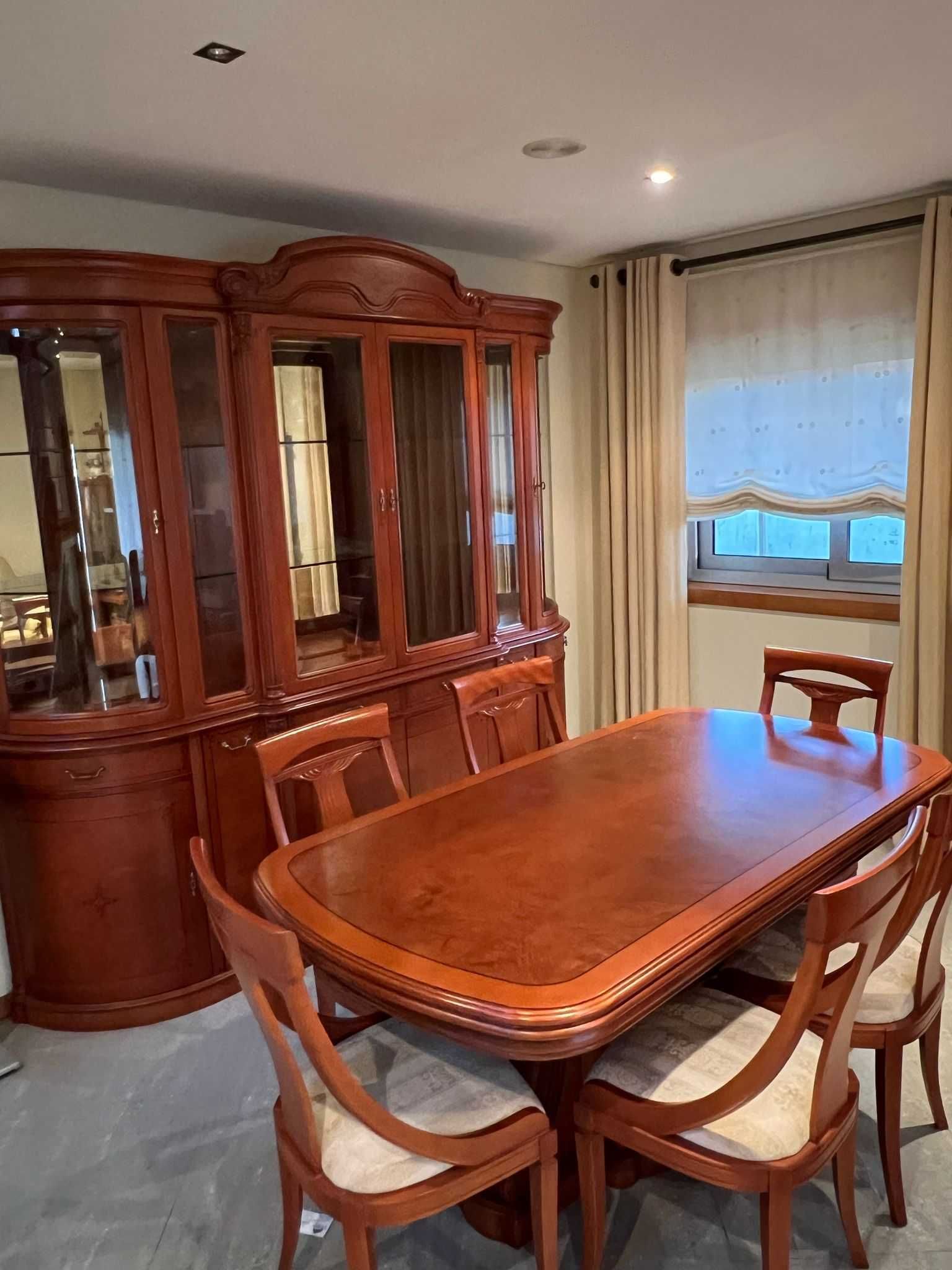 Sala completa em madeira de cerejeira de boa qualidade