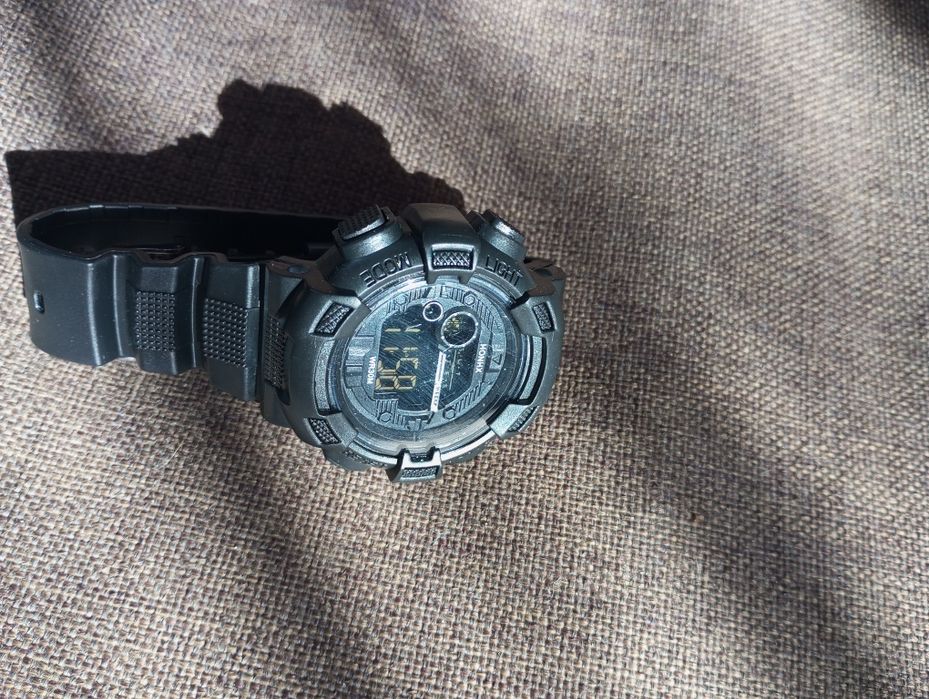 Спортивний  годинник HONHX в чорному кольорі з міцним , стійкий до впл