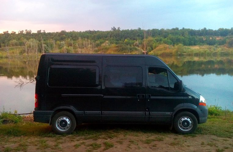 Стекло заднее распашонки на Renault Master рено мастер