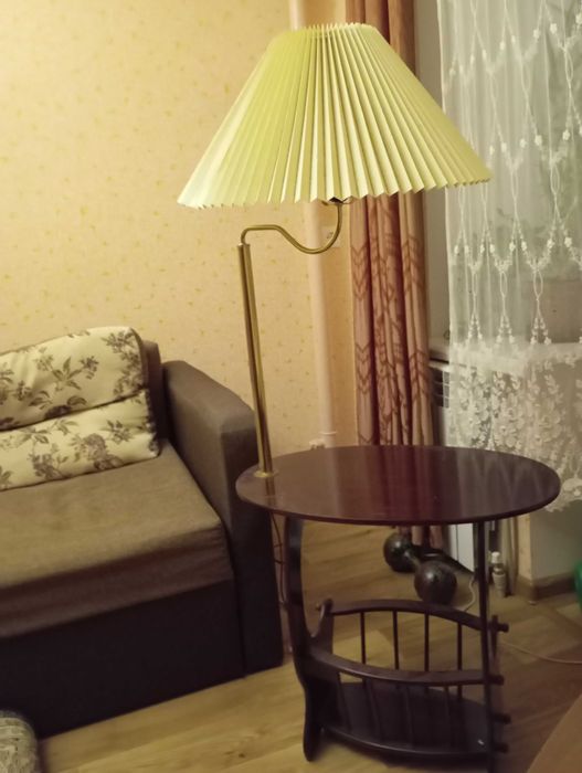 Продам сучасний торшер