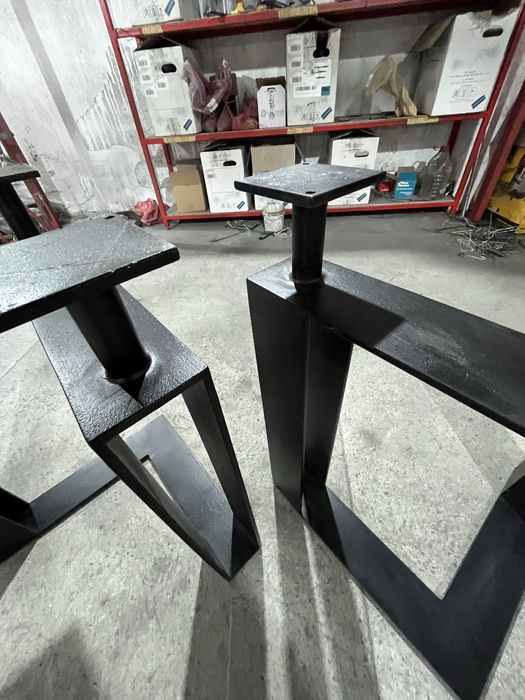 Жалізні опори  до столу